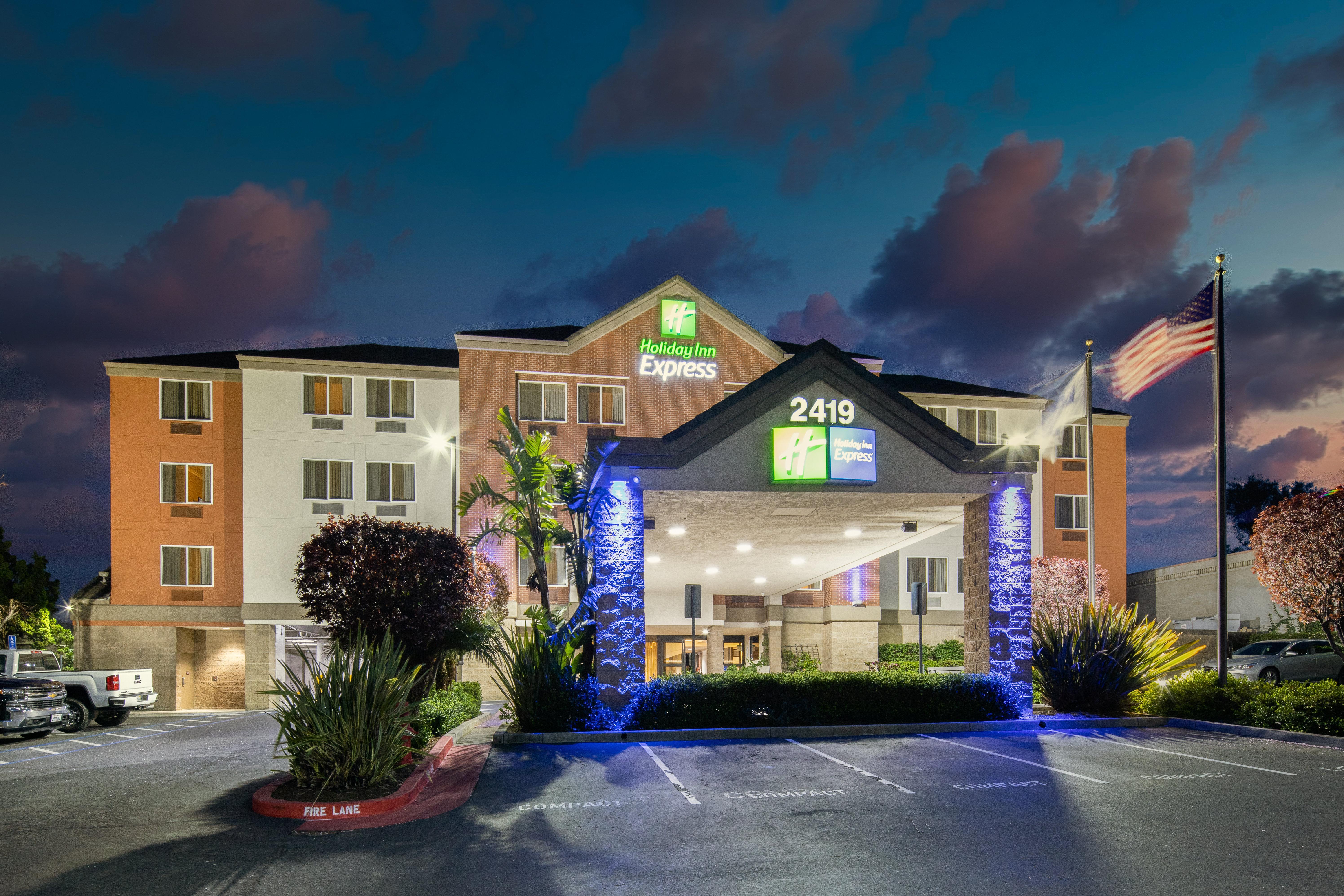 Holiday Inn Express Castro Valley Exterior photo
