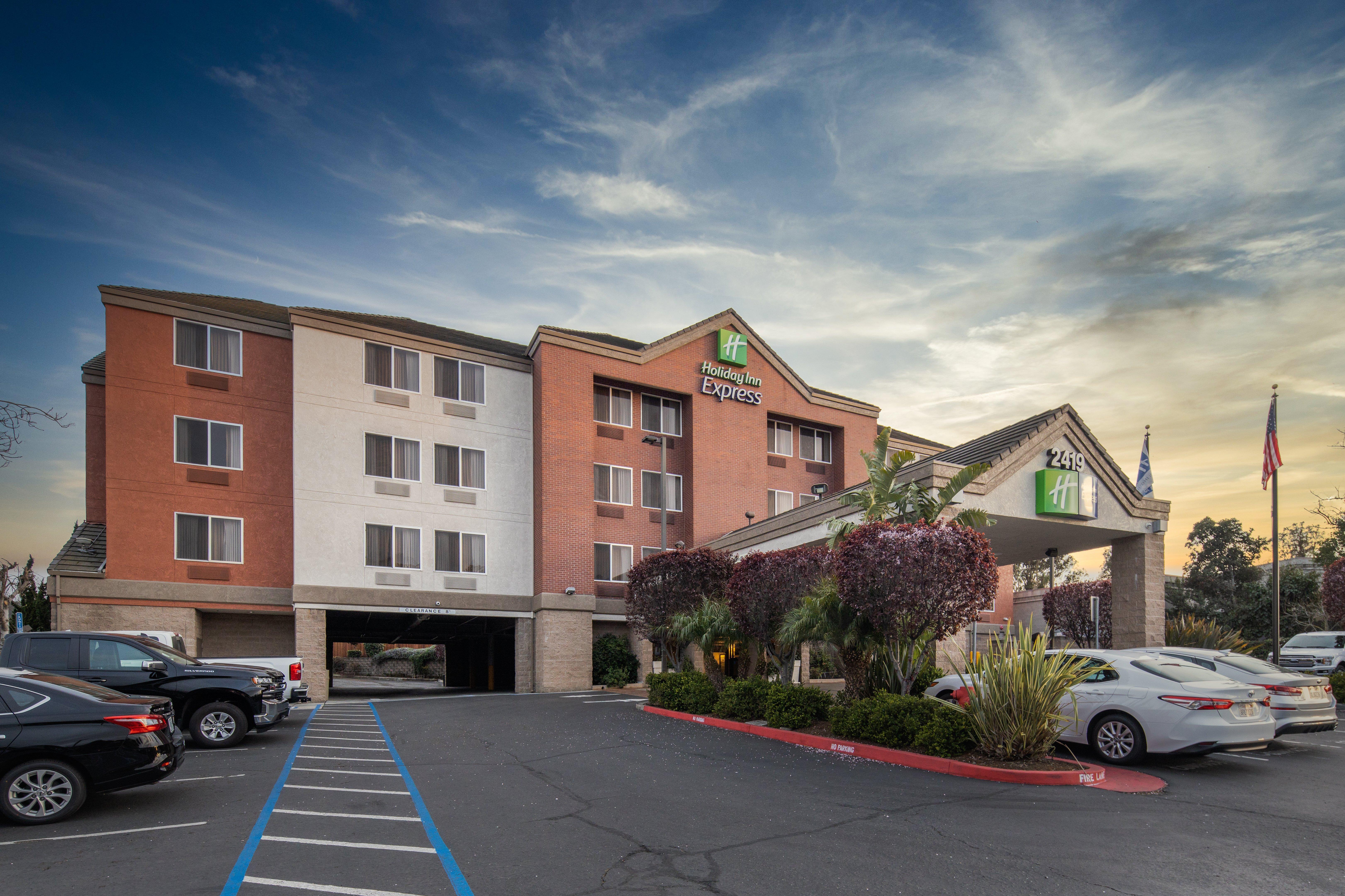 Holiday Inn Express Castro Valley Exterior photo
